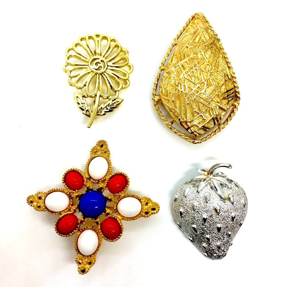 VINTAGE SARAH COVENTRY AJC BROOCH LOT DAISY STRAWBERRY MALTESE ABSTRACT